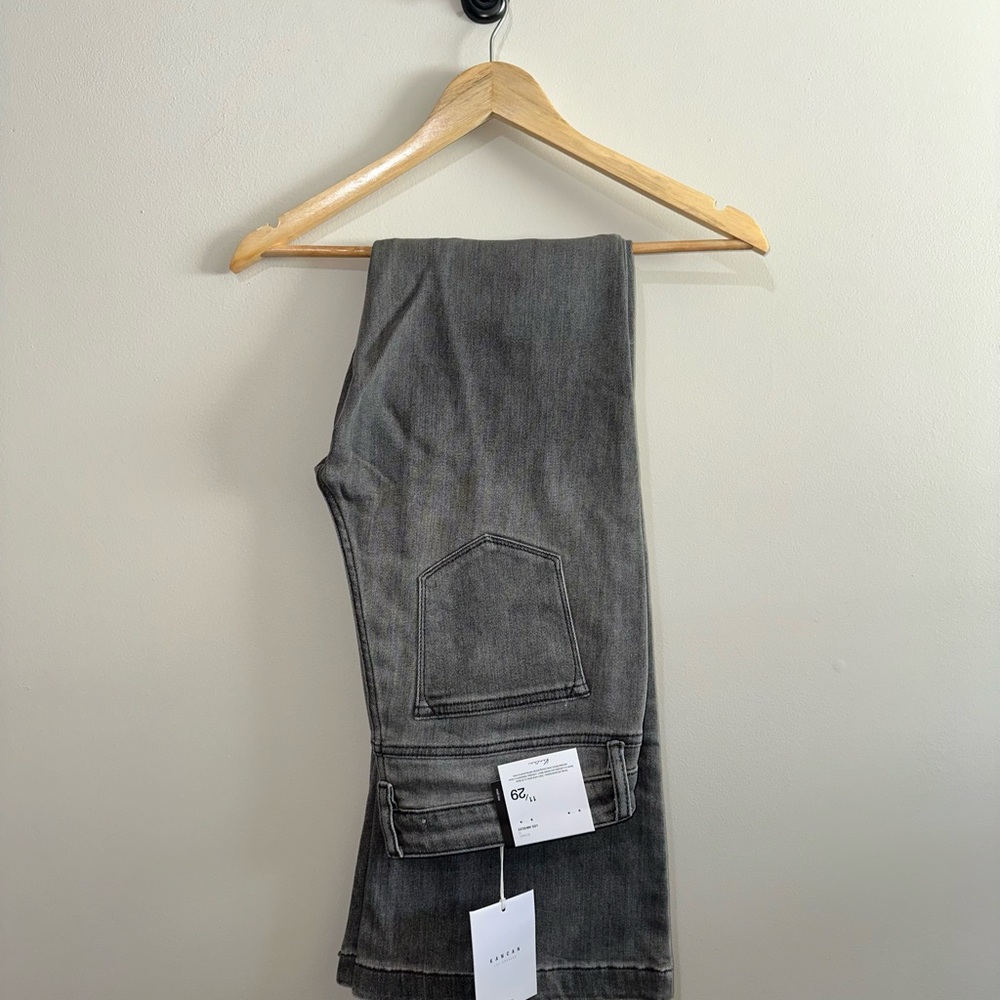 NWT KanCan Gray Washed Denim Jeans 11/29